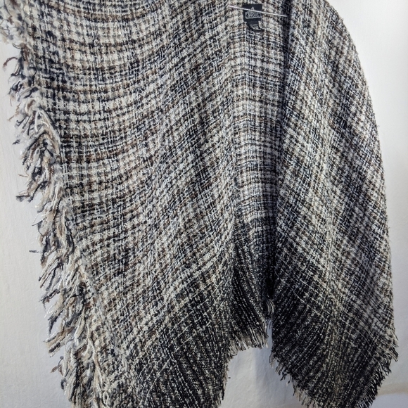 Angie Over-the-Shoulder Wrap Black, Brown ans White Plaid Knit ~ One Size - Picture 3 of 5